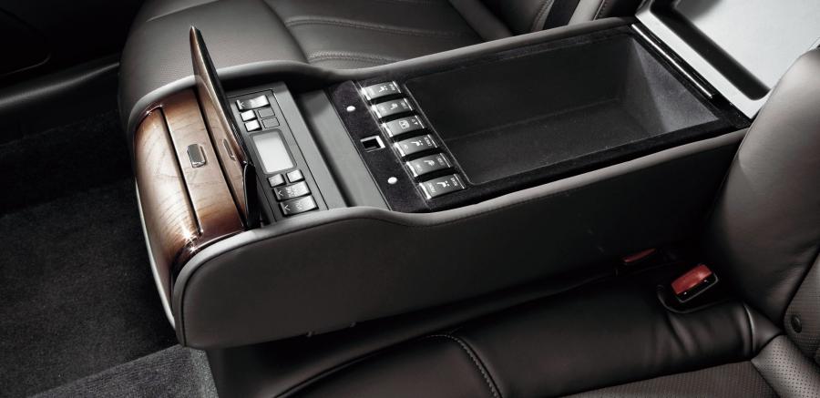  Nissan Cima Hybrid 2012 года  (фото 10 из 48)